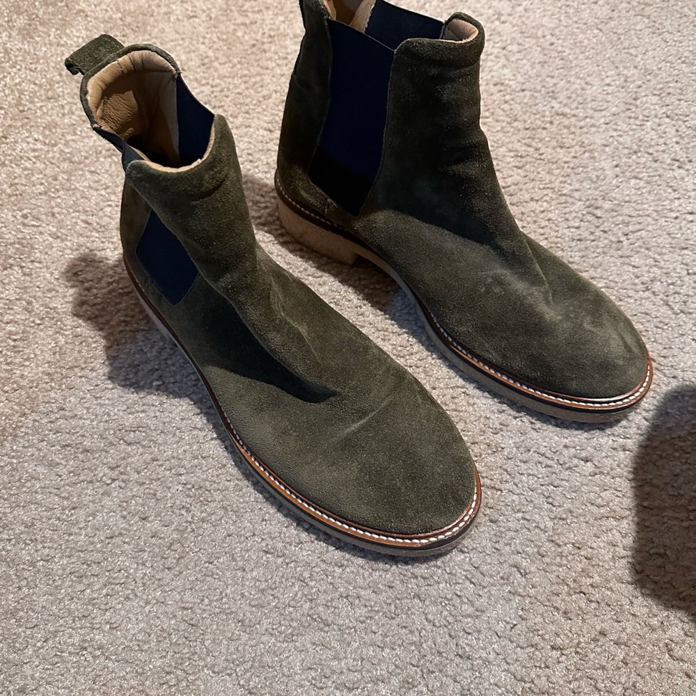 EVERLANE Suede Chelsea Boot